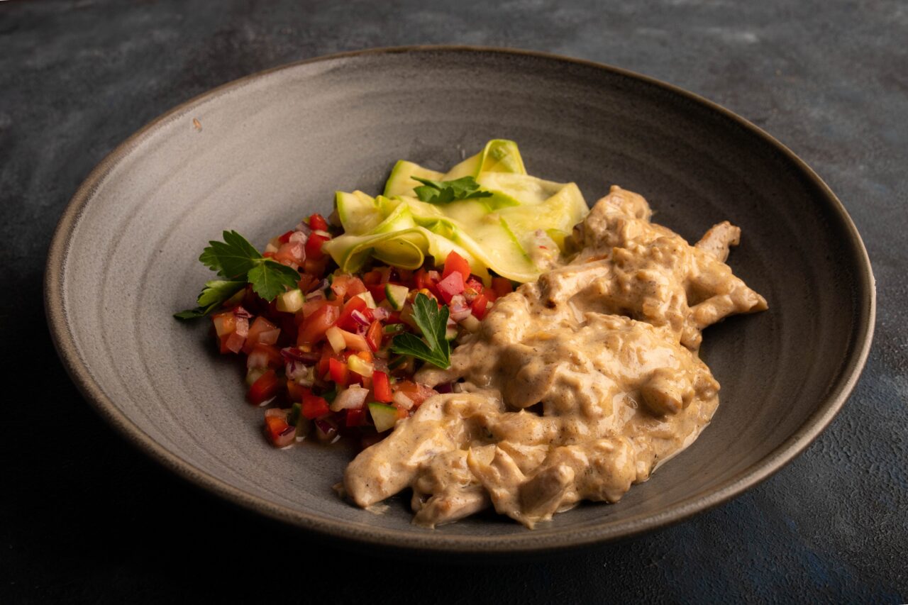 Куриное фрикассе с молодыми овощами